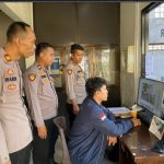 POLSEK CILEUNGSI CEK TKP ADANYA ORANG TERGELETAK DI PINGGIR JALAN
