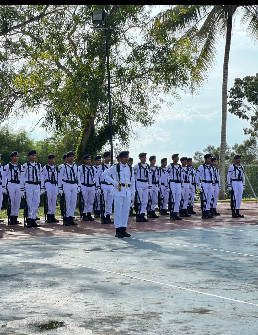 Pangkalan TNI AL Dabo Singkep Gelar Upacara Peringatan HUT Armada RI 2025